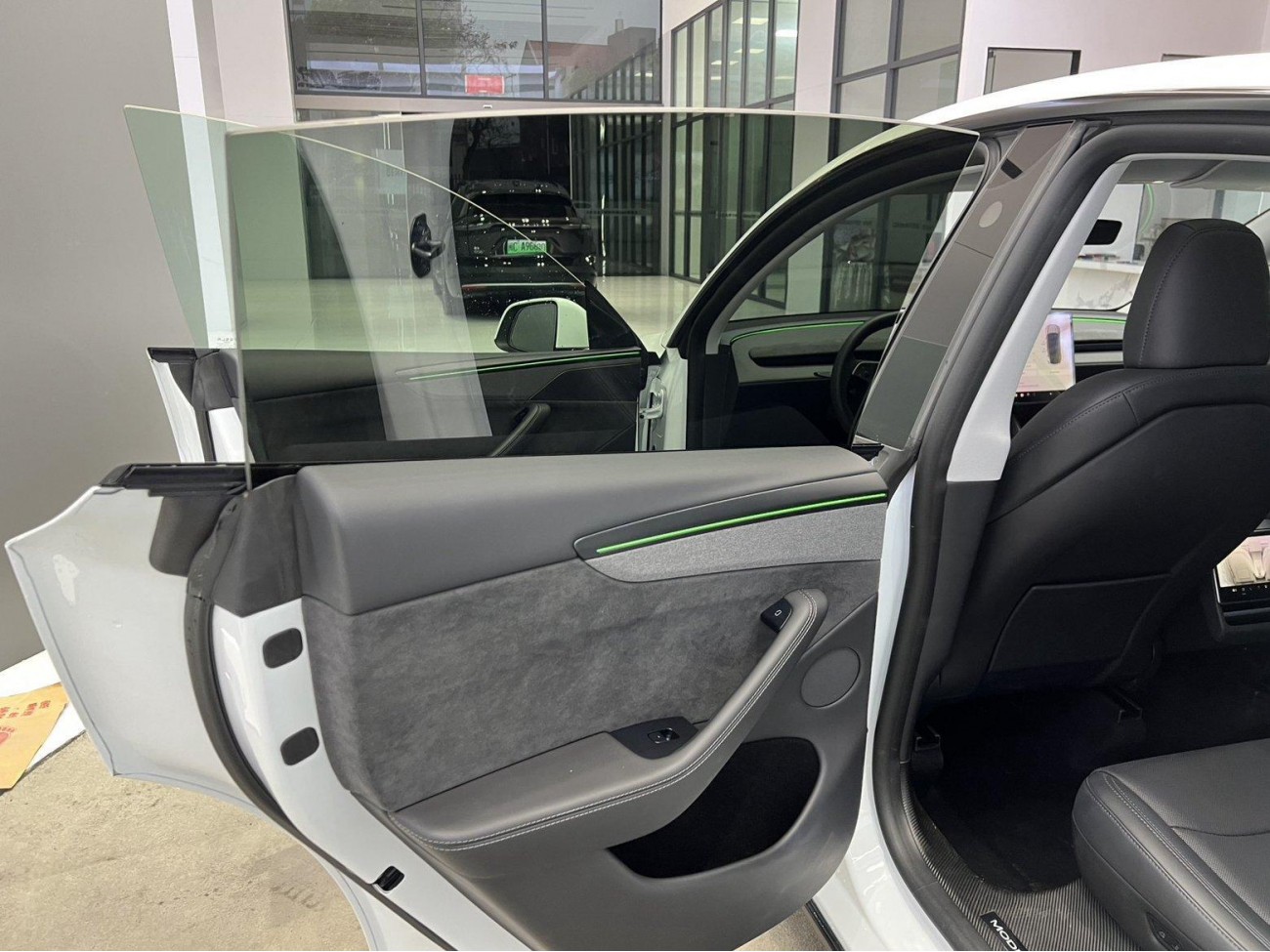 Tesla Model Y 2025