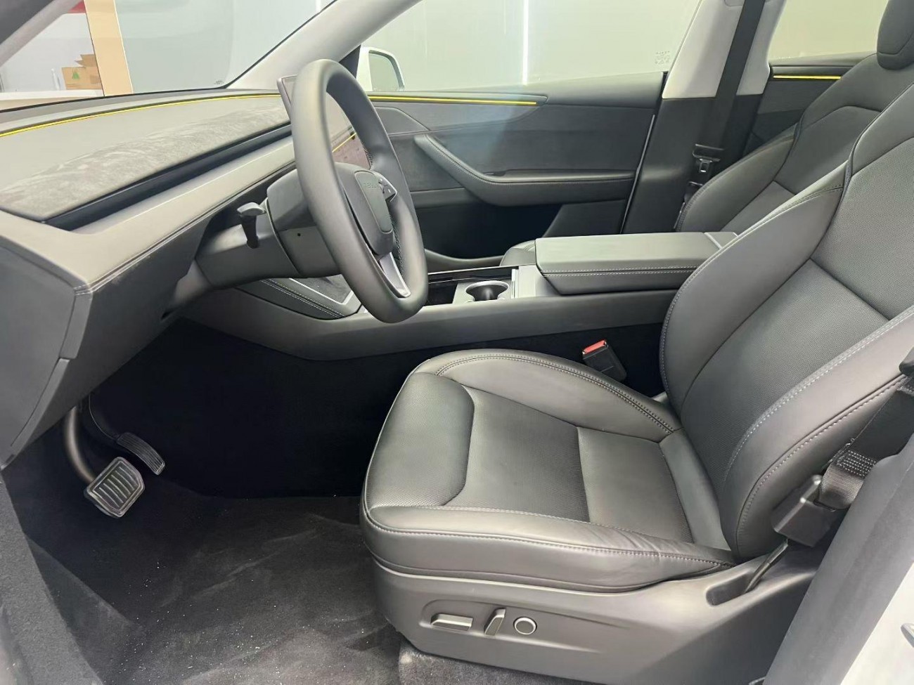 Tesla Model Y 2025