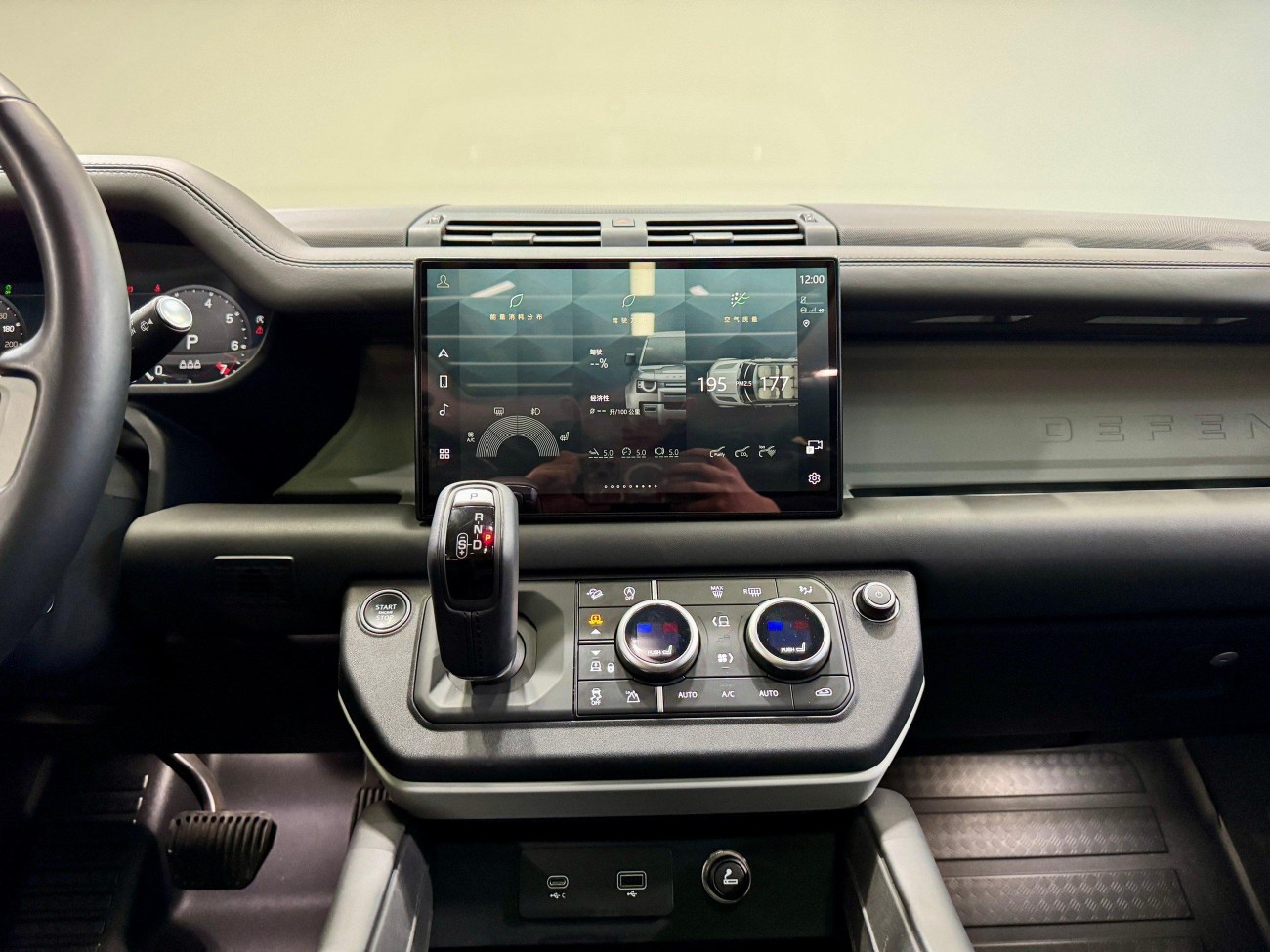 Land Rover Defender 2022