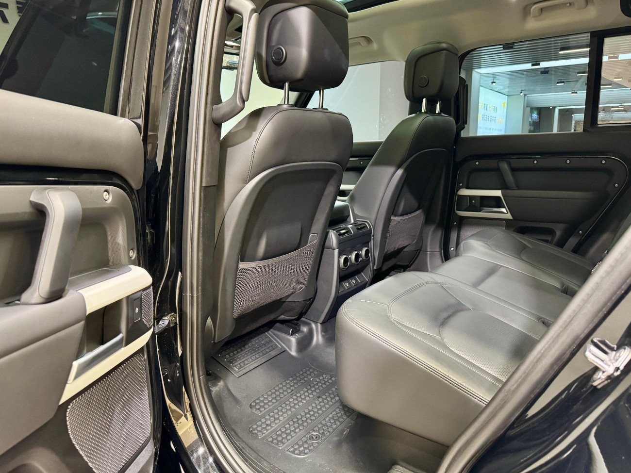 Land Rover Defender 2022