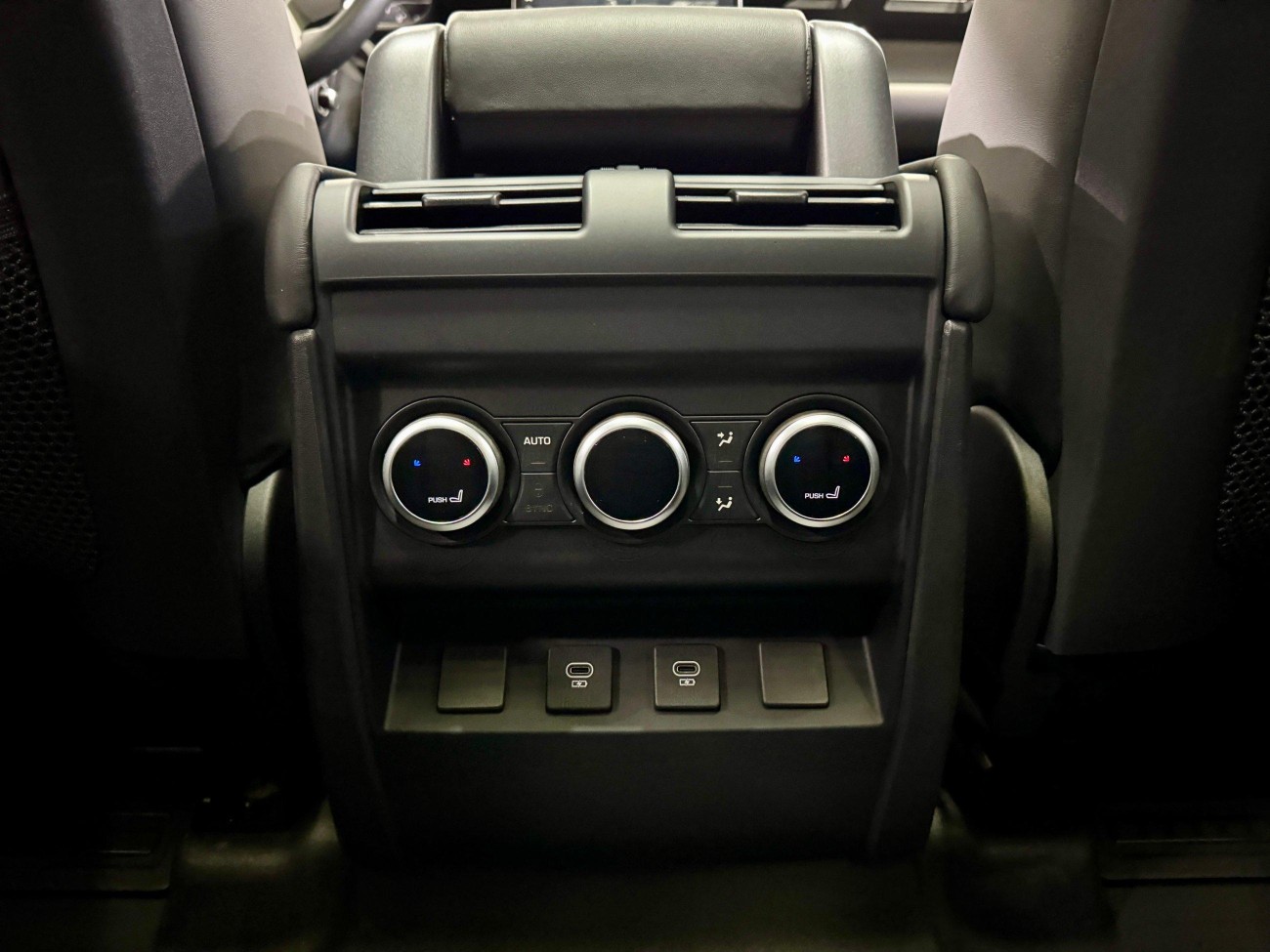 Land Rover Defender 2022