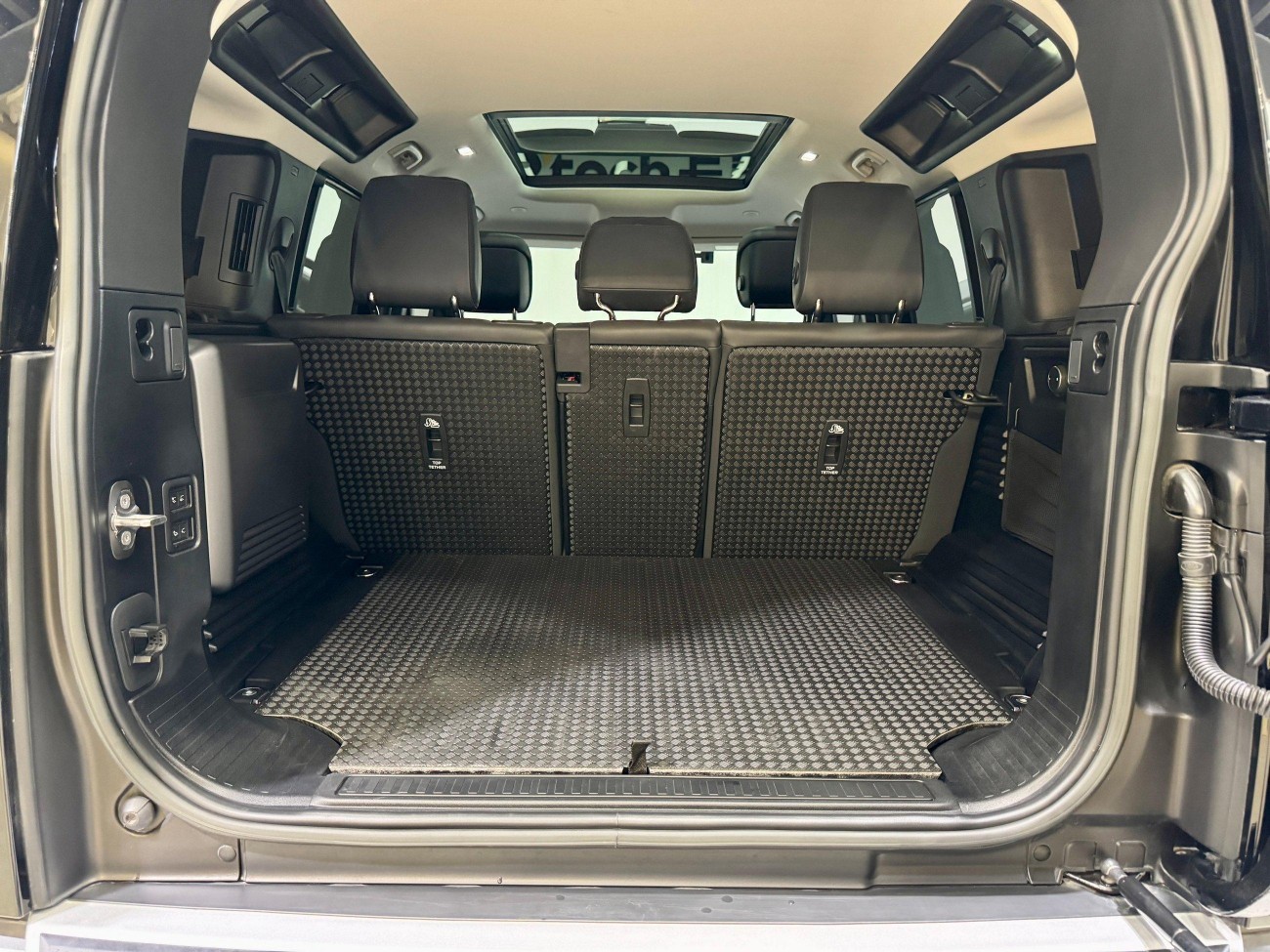 Land Rover Defender 2022