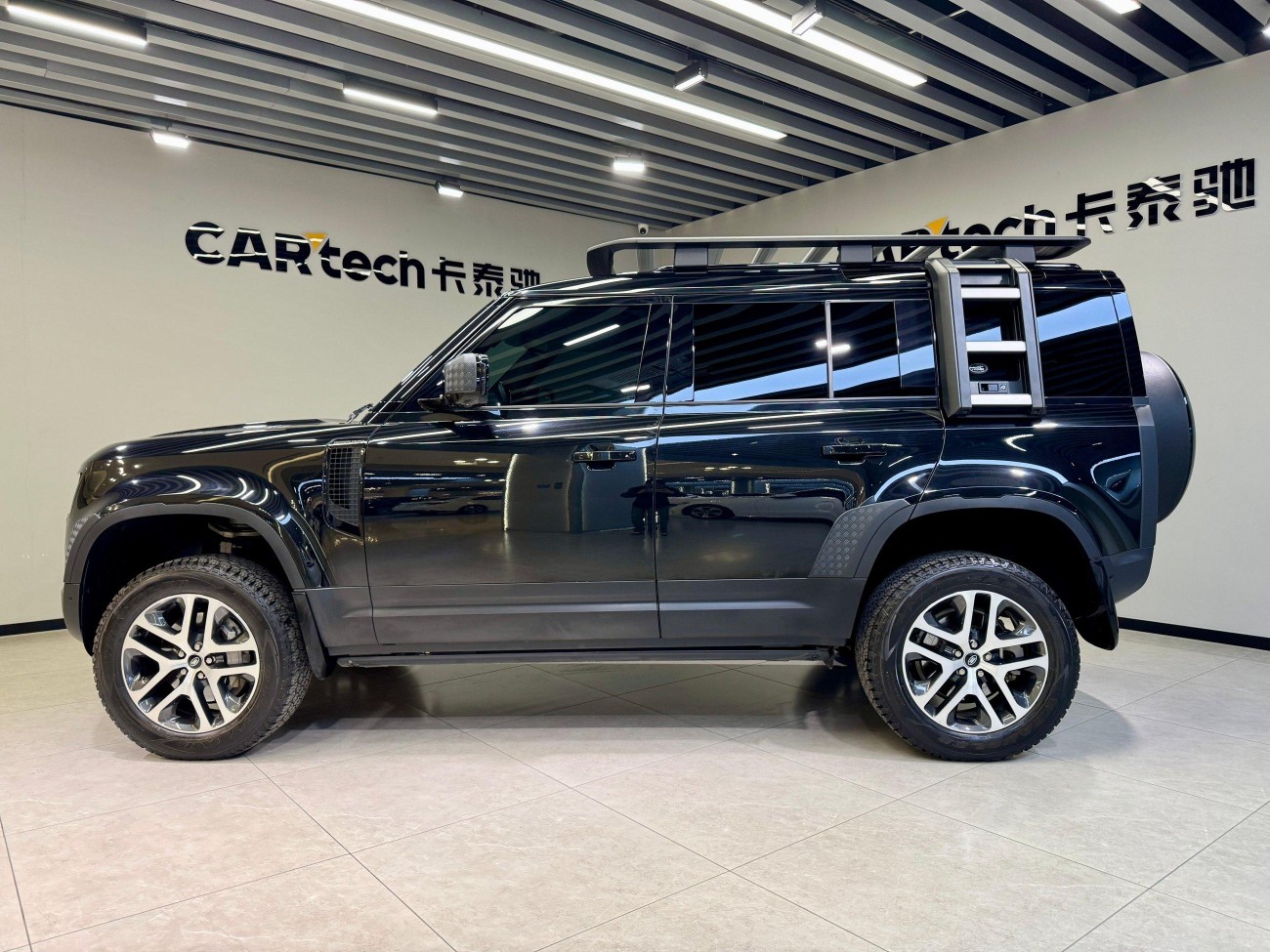 Land Rover Defender 2022