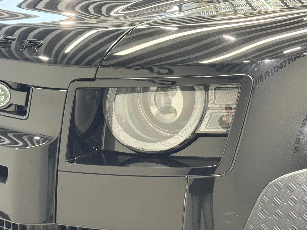 Land Rover Defender 2022