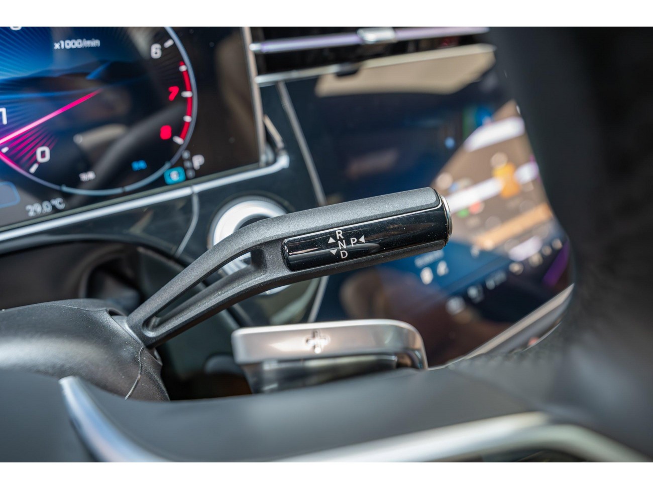 Mercedes-Benz E 300 L 2025