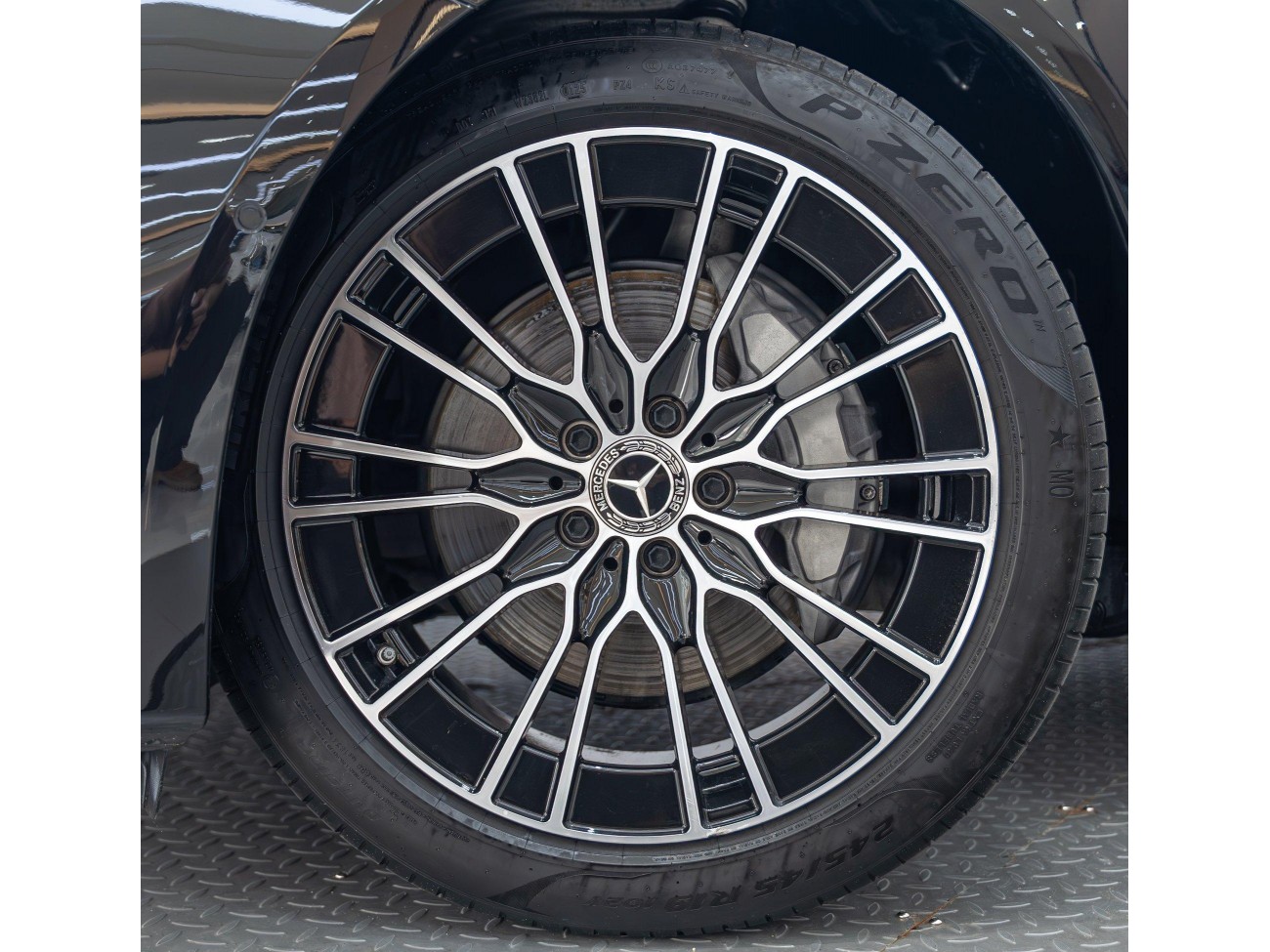 Mercedes-Benz E 300 L 2025