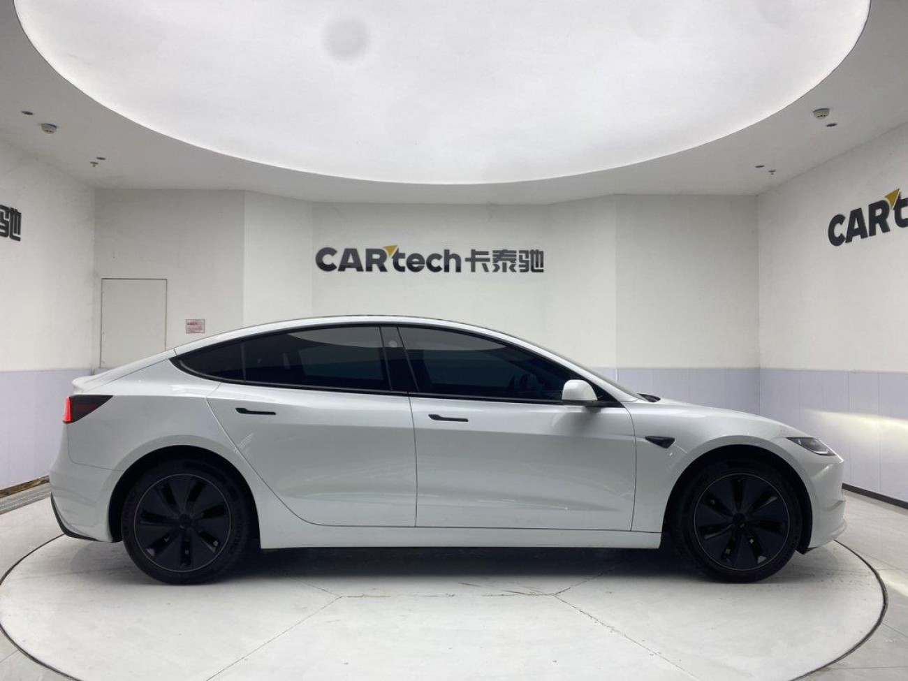 Tesla Model 3 2024