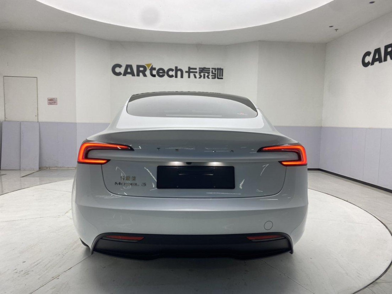 Tesla Model 3 2024