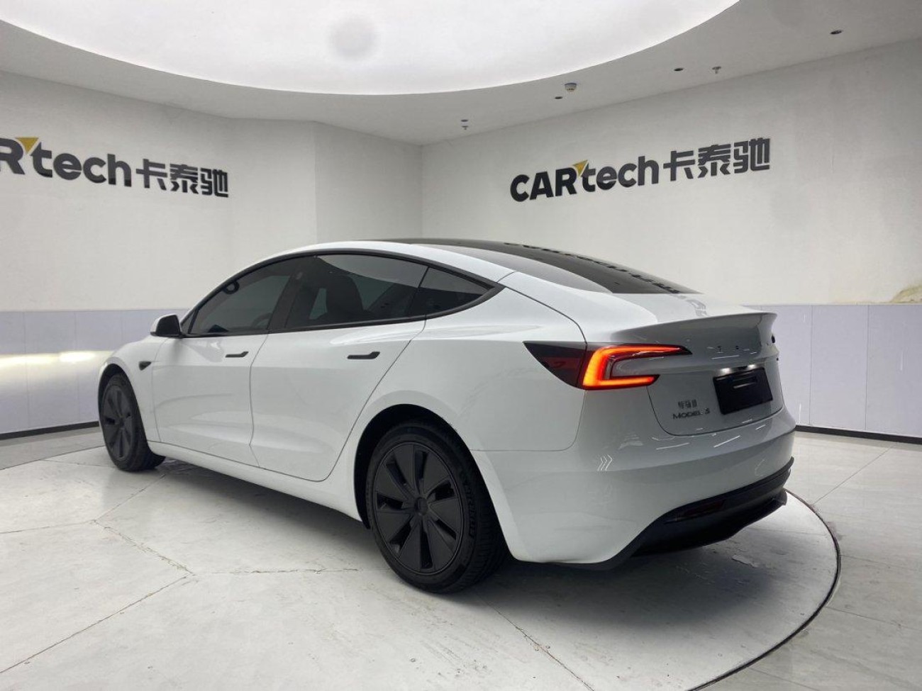 Tesla Model 3 2024