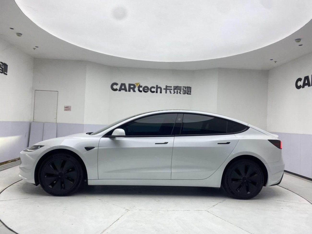 Tesla Model 3 2024