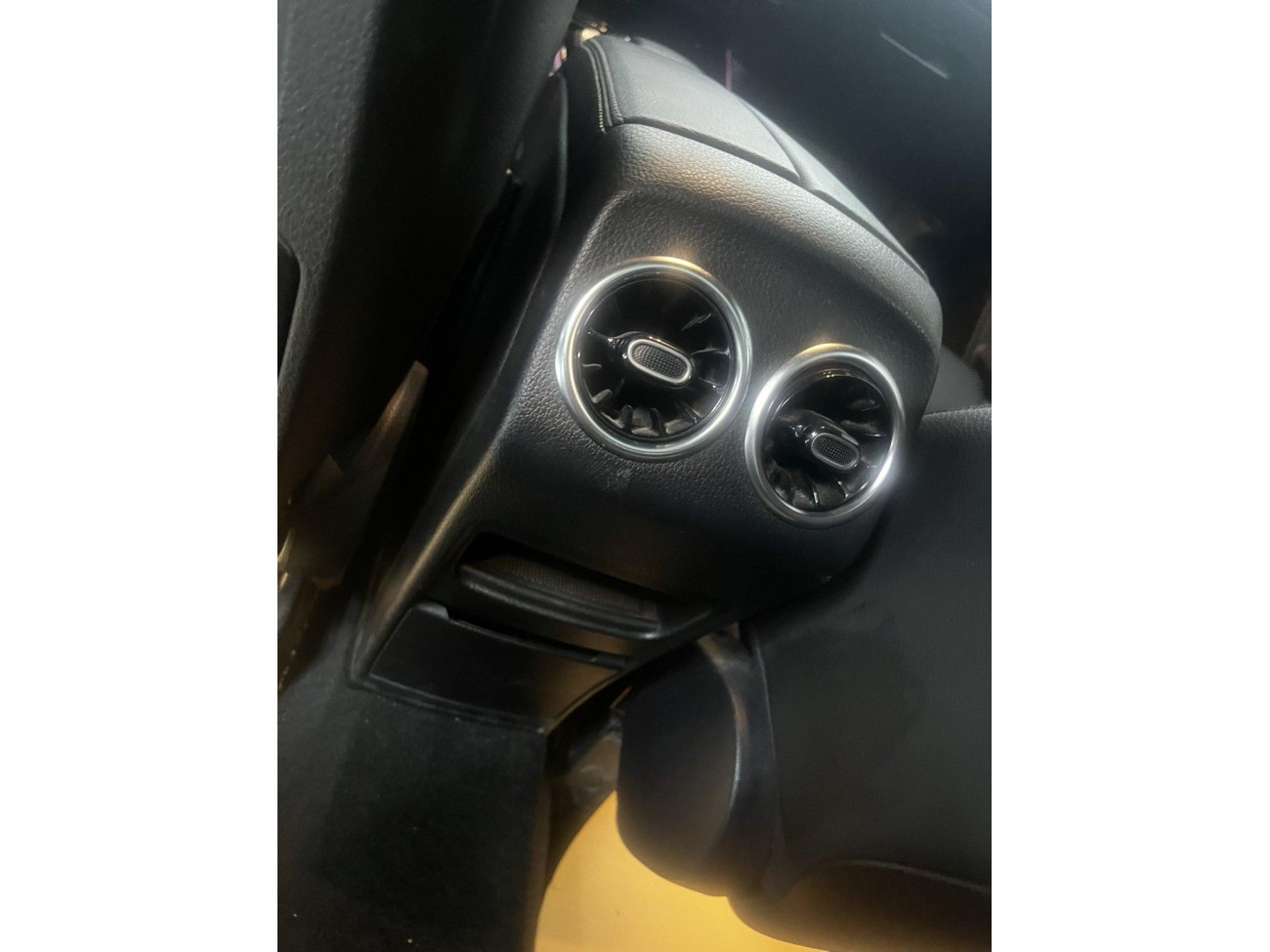 Mercedes-Benz GLA 200 2021