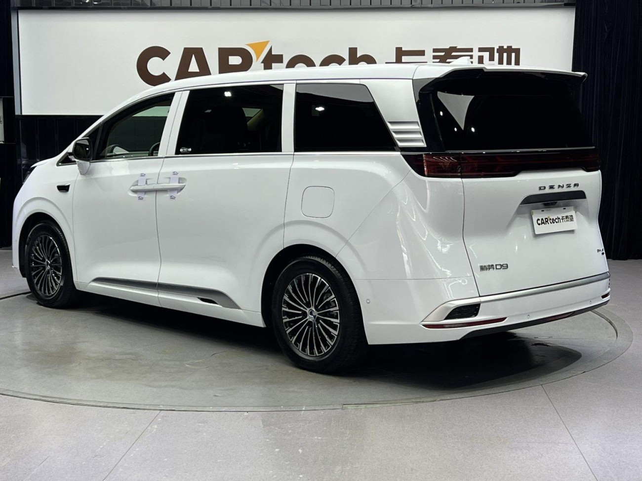 Denza D9 2025