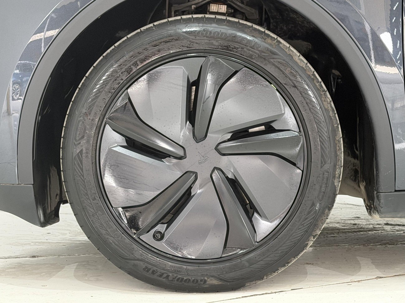 Tesla Model Y 2025