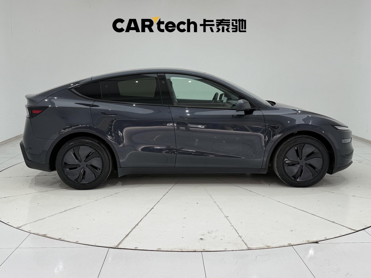 Tesla Model Y 2025