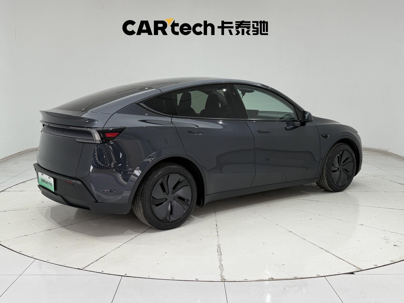 Tesla Model Y 2025