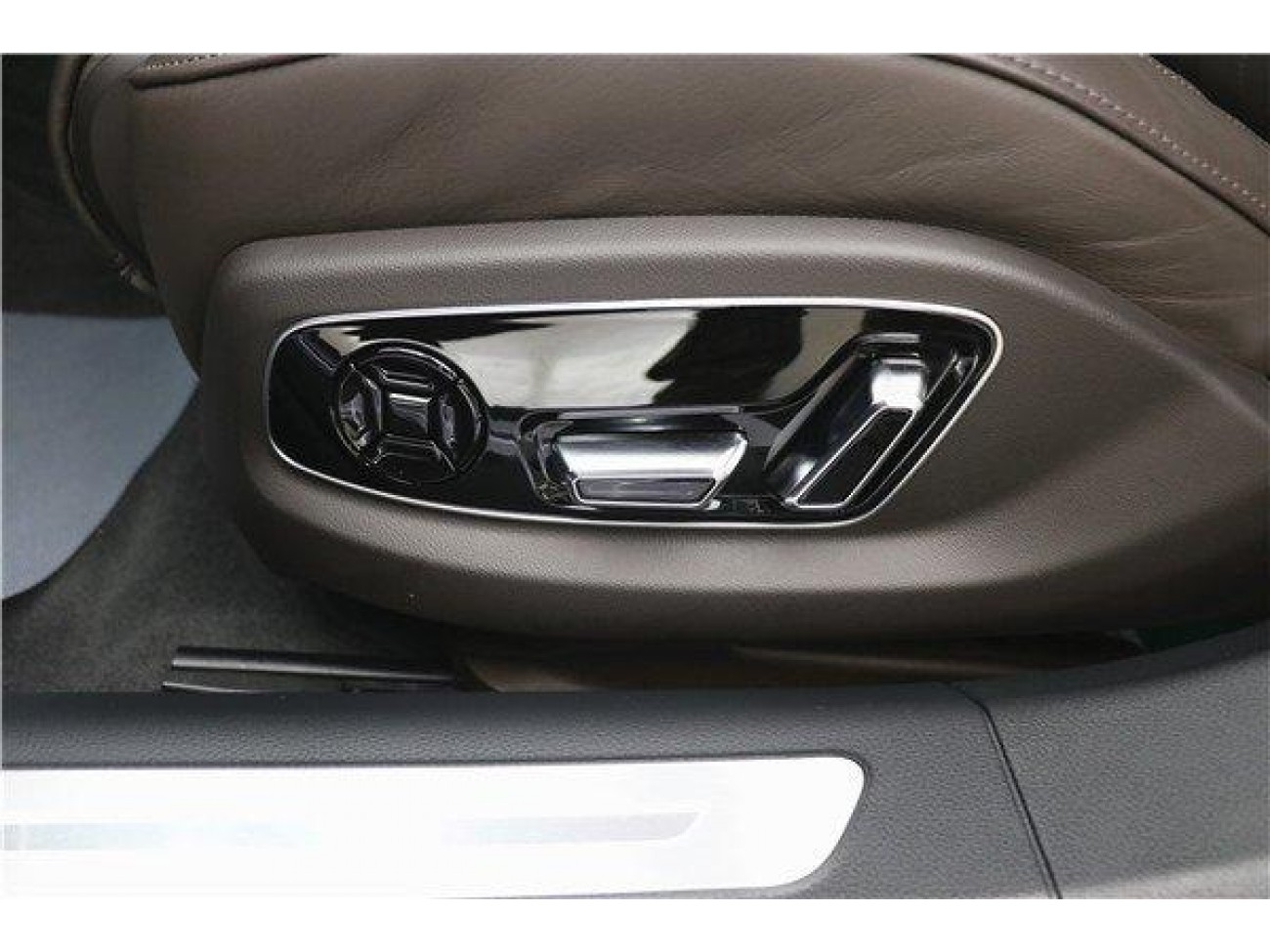 Audi A8L 45 TFSI 2023