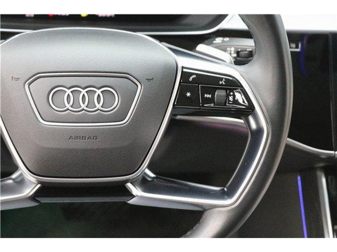 Audi A8L 45 TFSI 2023