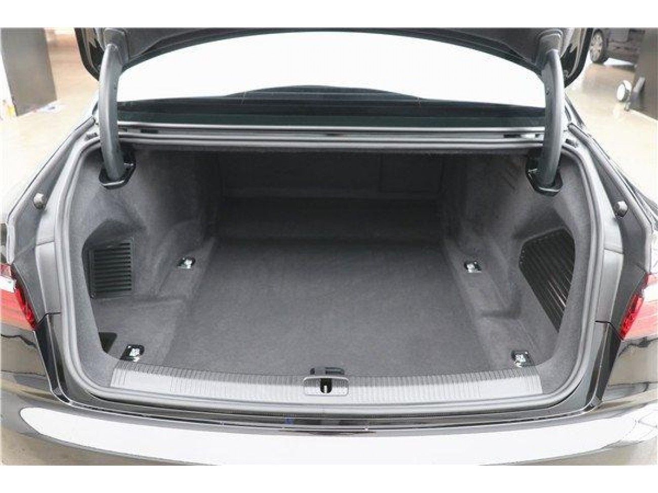 Audi A8L 45 TFSI 2023