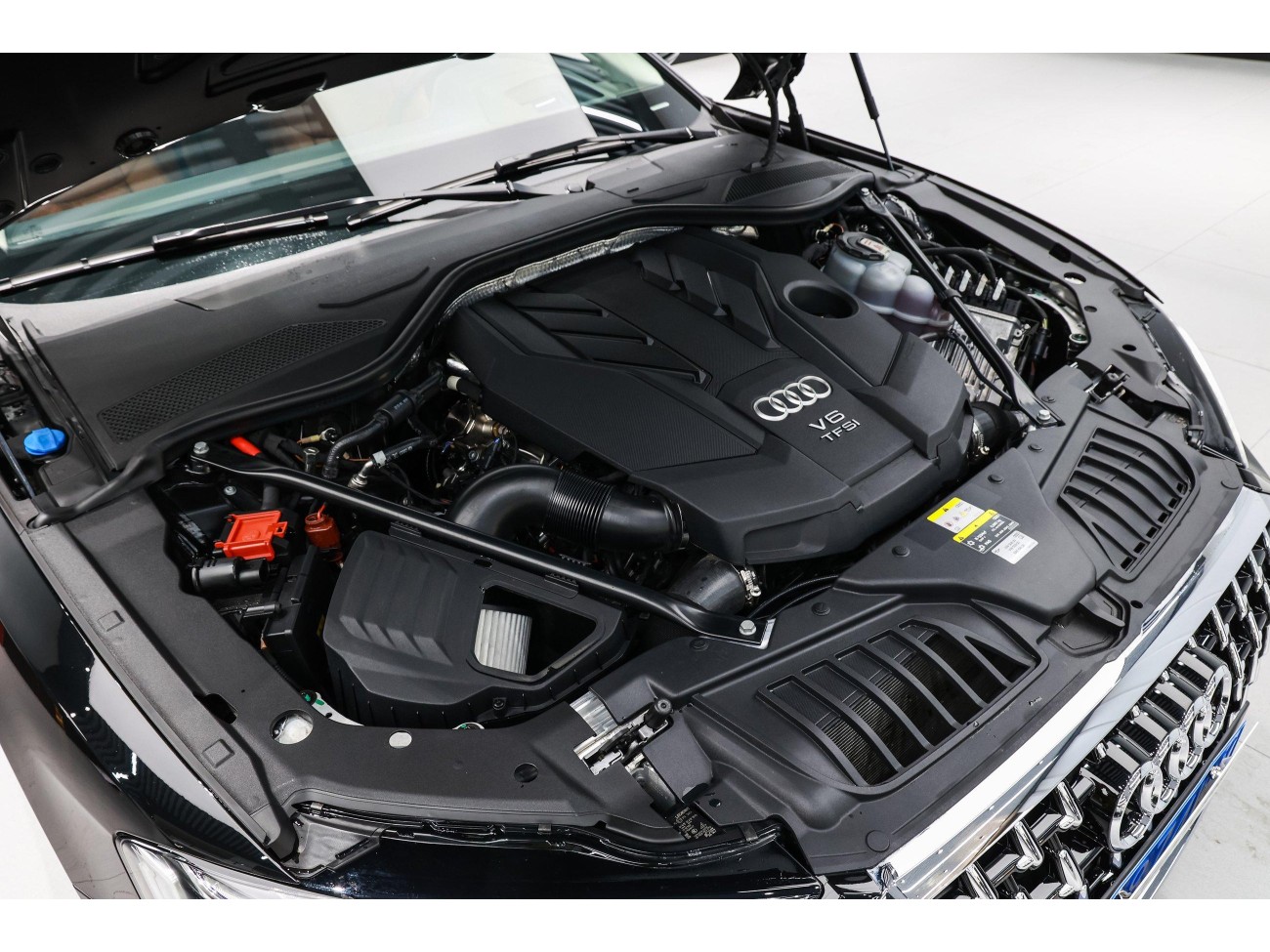 Audi A8L 55 TFSI 2023