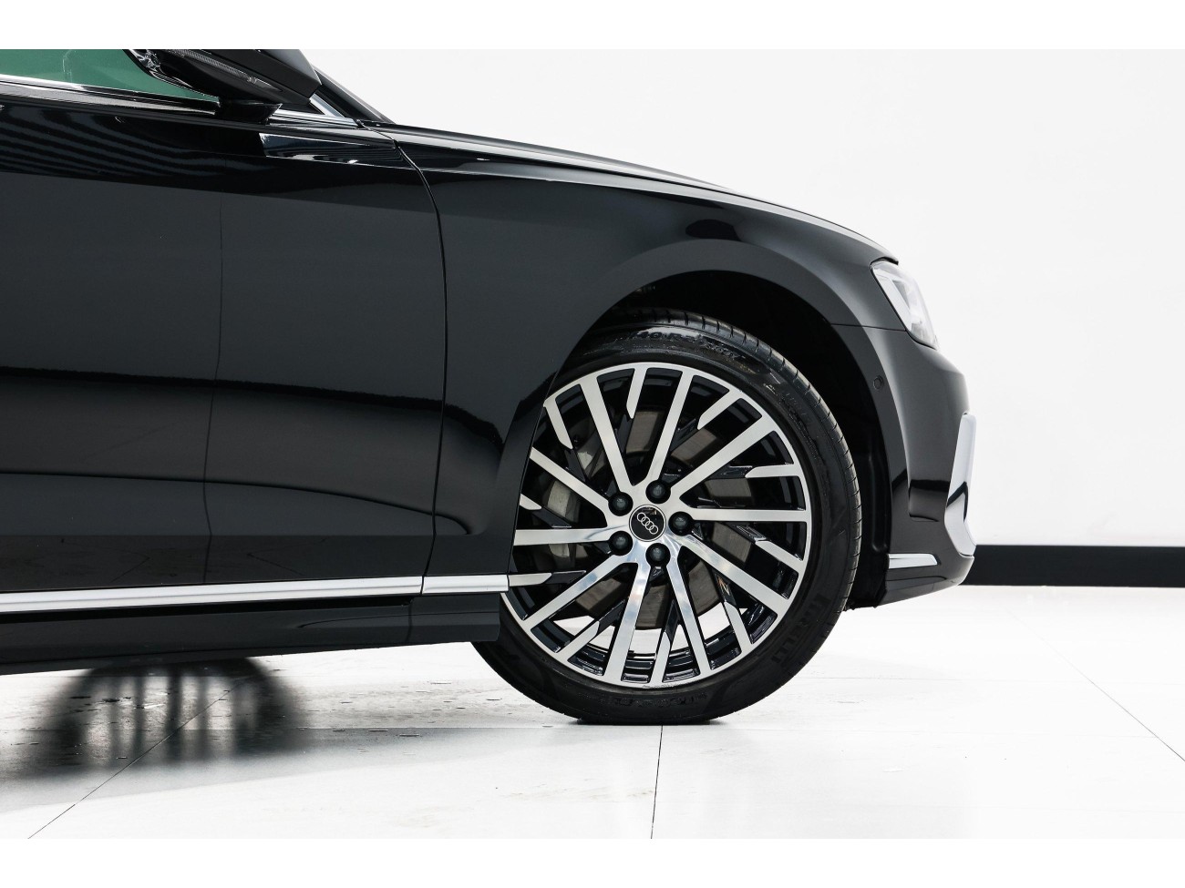 Audi A8L 55 TFSI 2023