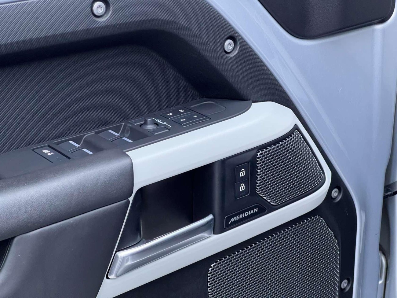 Land Rover Defender 2022