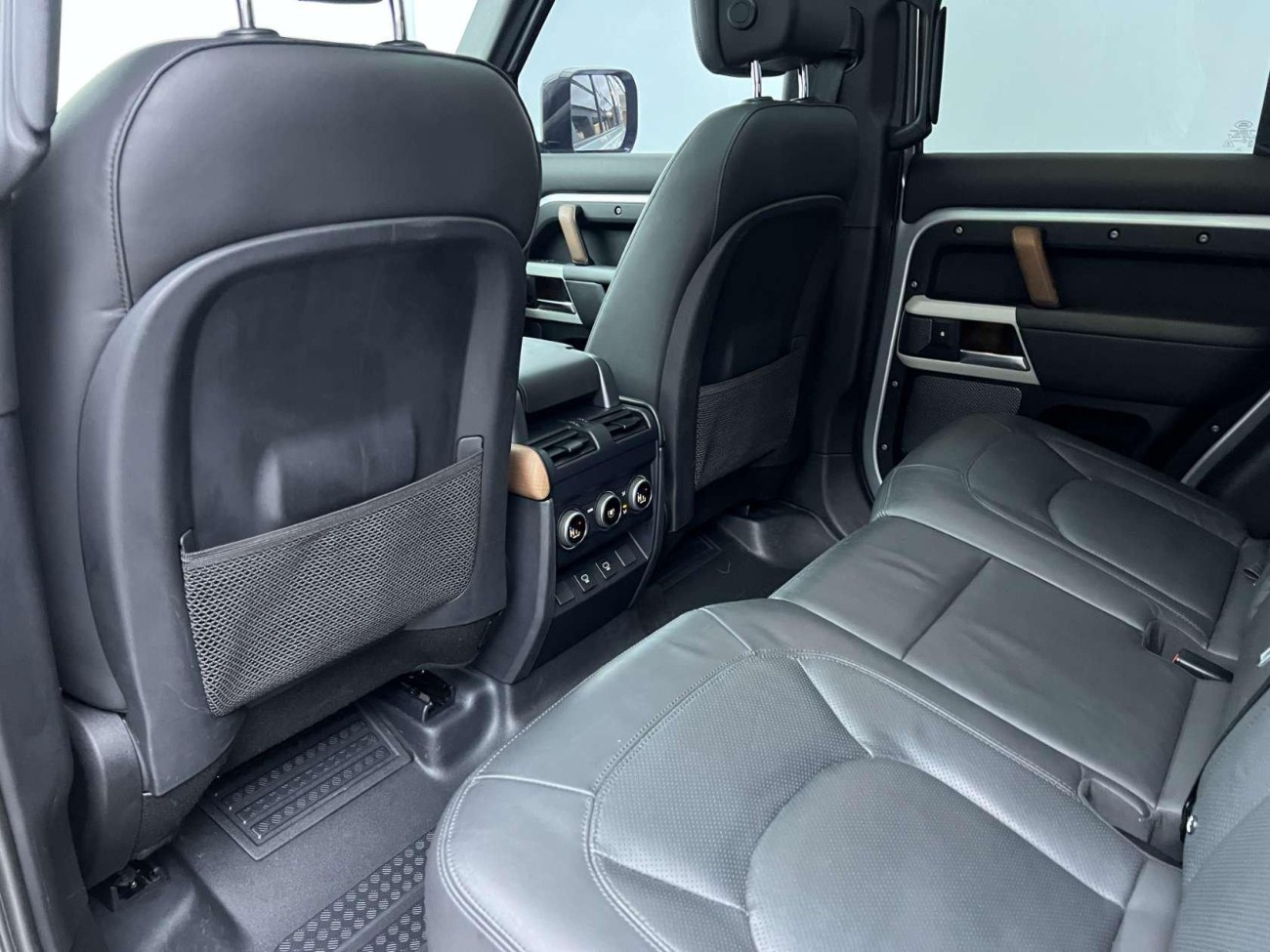 Land Rover Defender 2022