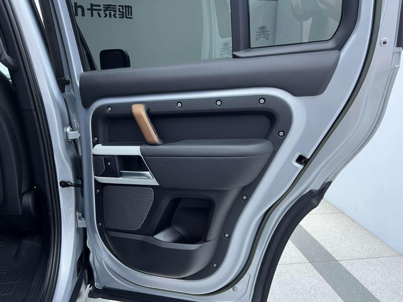 Land Rover Defender 2022