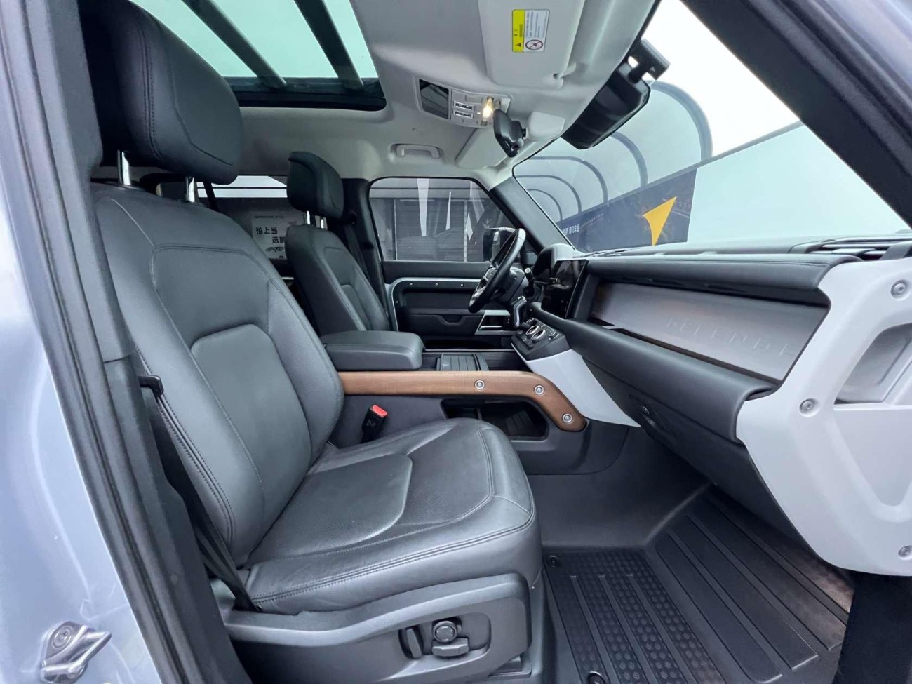 Land Rover Defender 2022