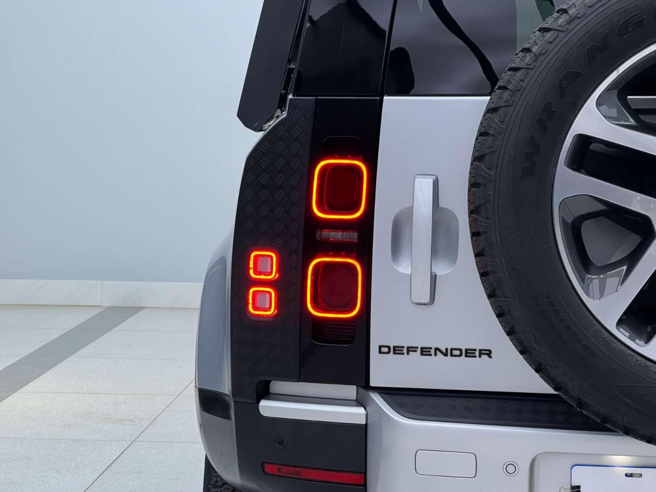 Land Rover Defender 2022