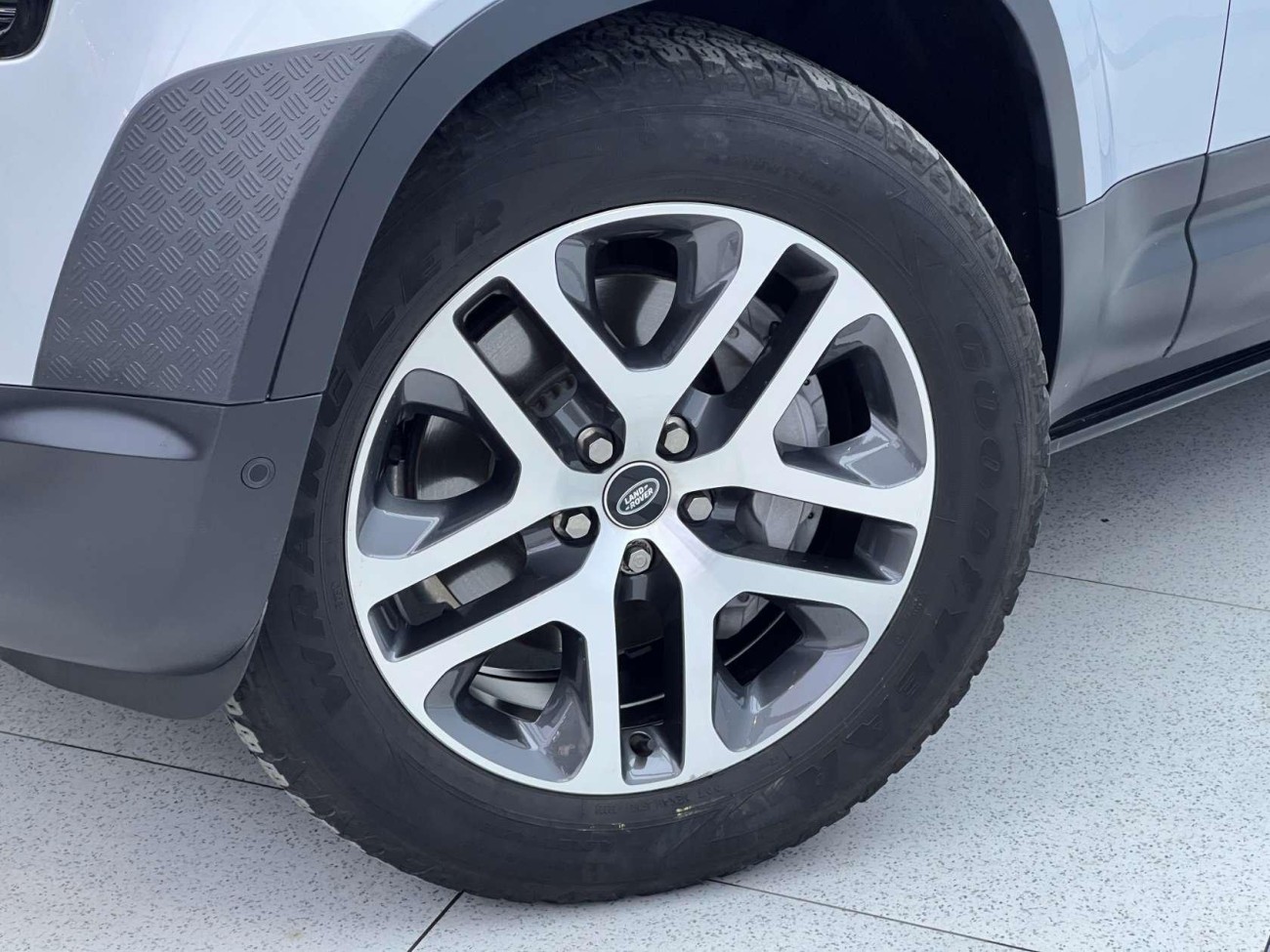 Land Rover Defender 2022