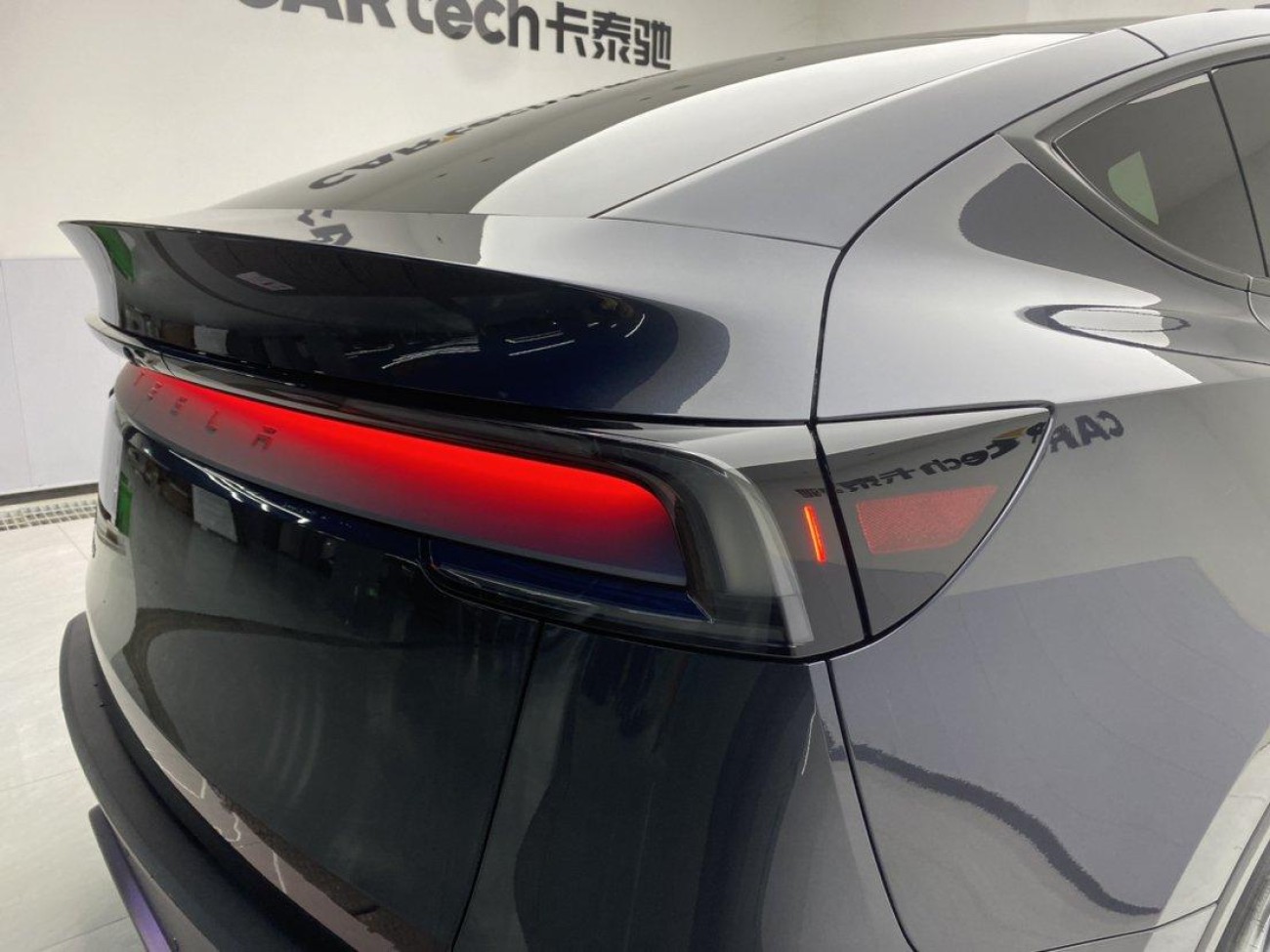 Tesla Model Y 2025