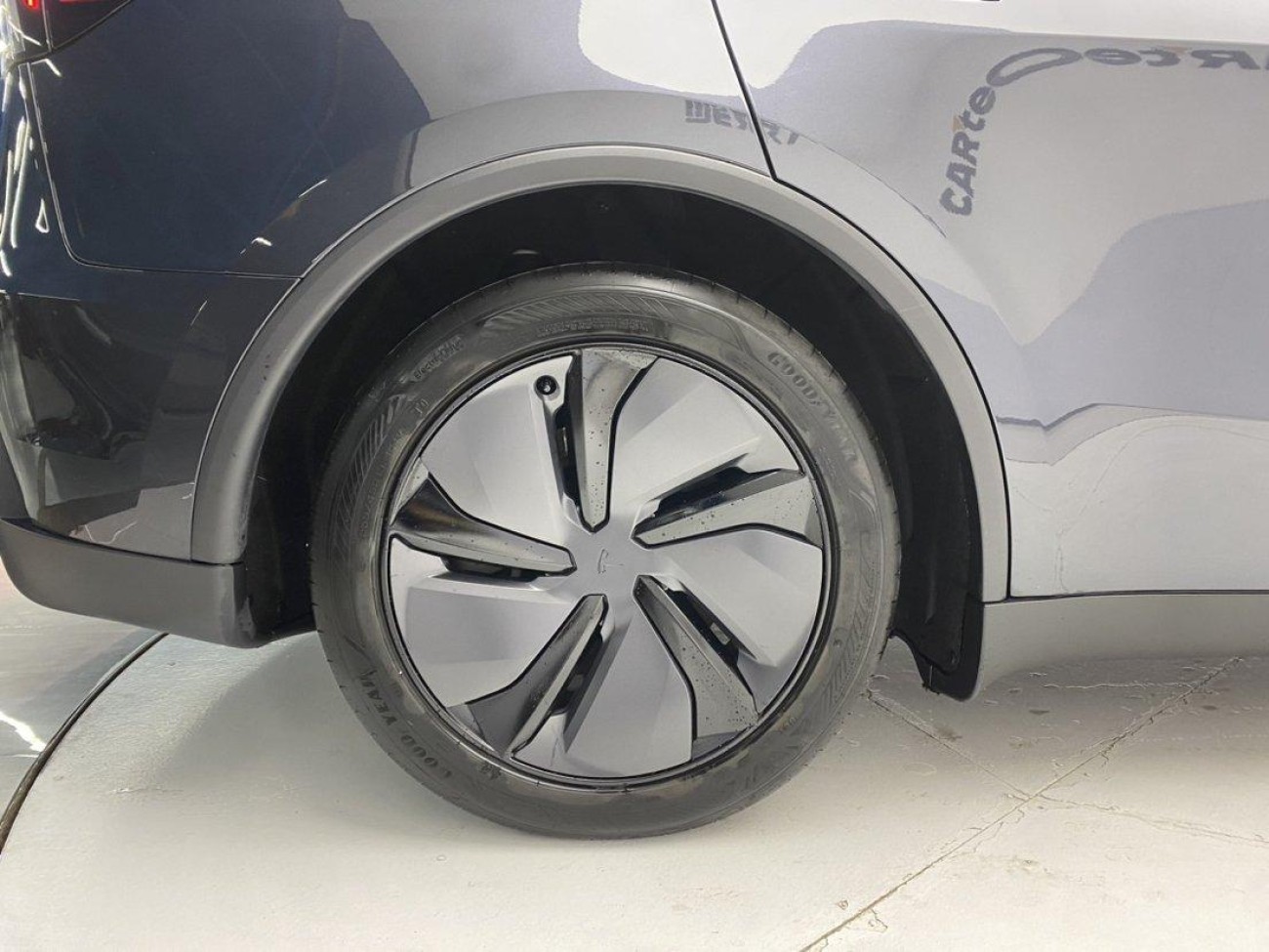 Tesla Model Y 2025