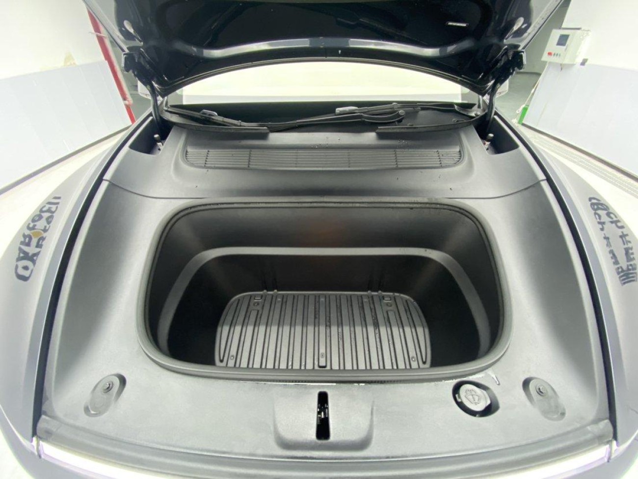 Tesla Model Y 2025