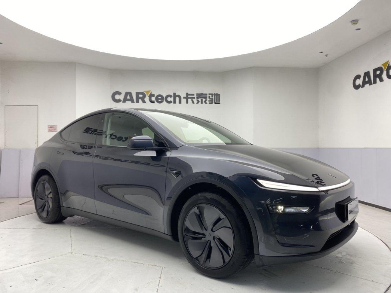 Tesla Model Y 2025