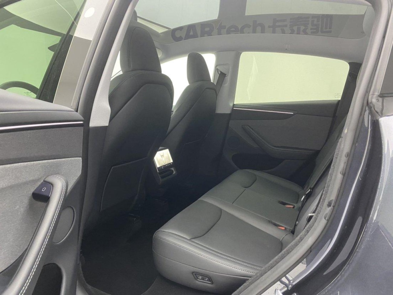 Tesla Model Y 2025