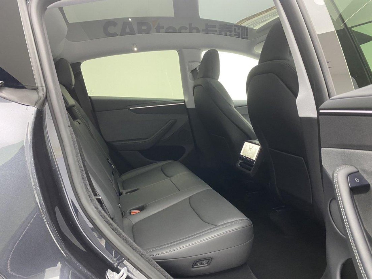 Tesla Model Y 2025