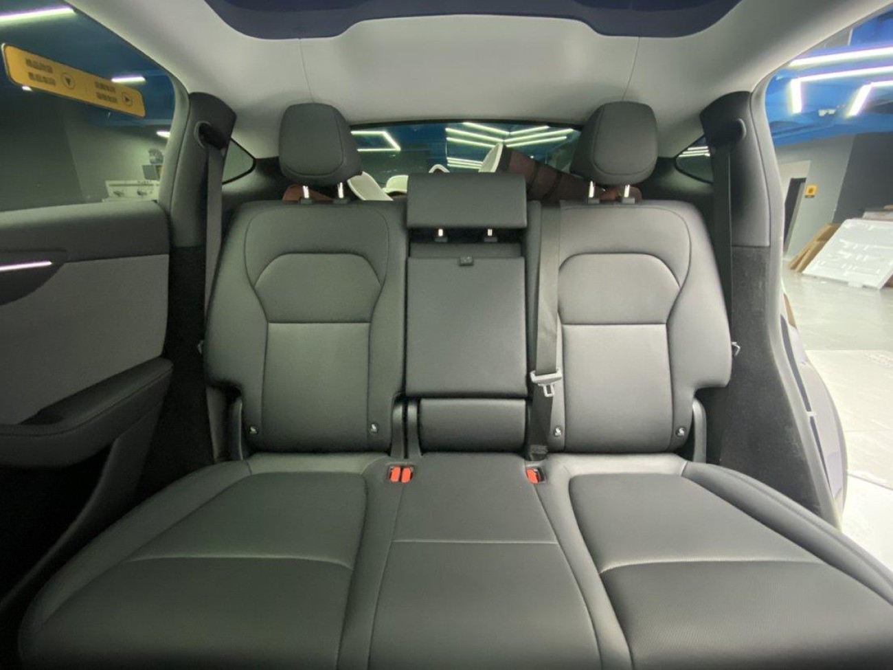 Tesla Model Y 2025