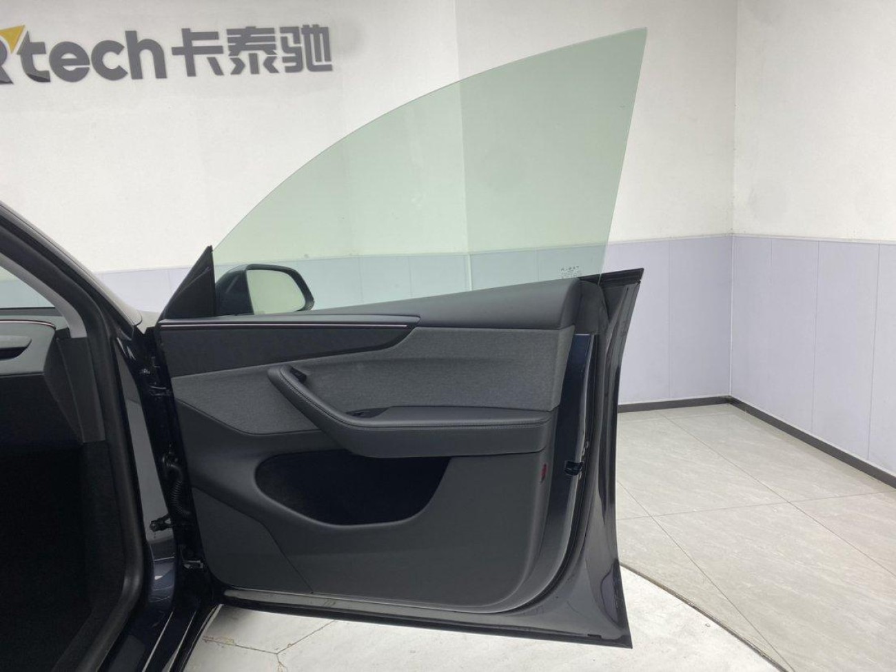 Tesla Model Y 2025
