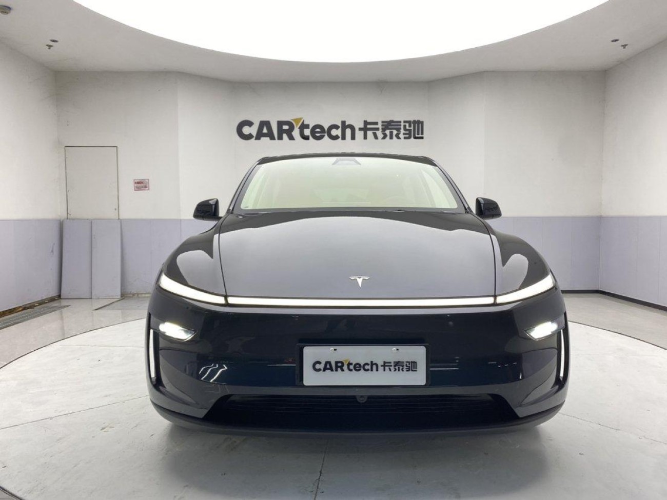 Tesla Model Y 2025