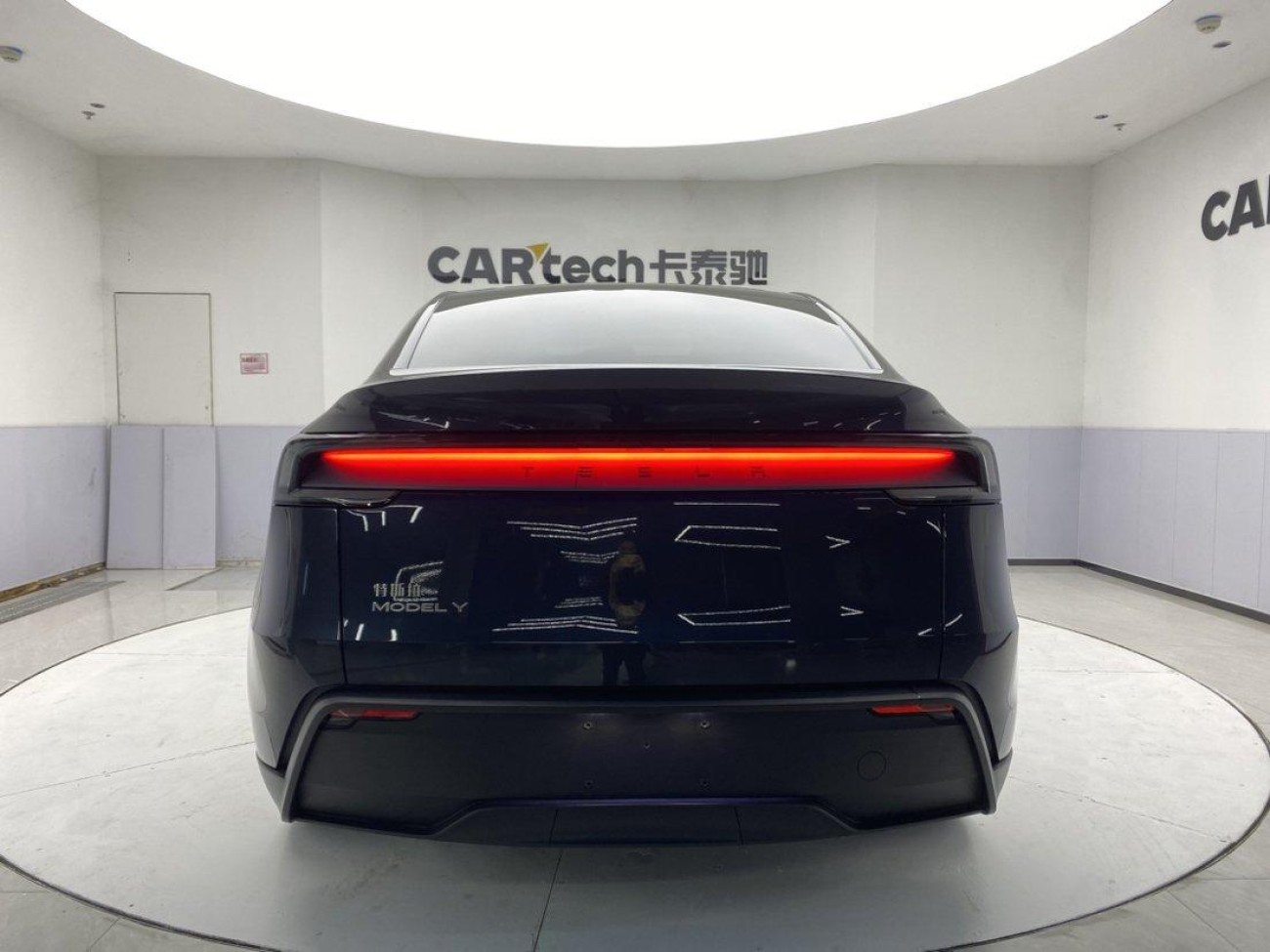 Tesla Model Y 2025