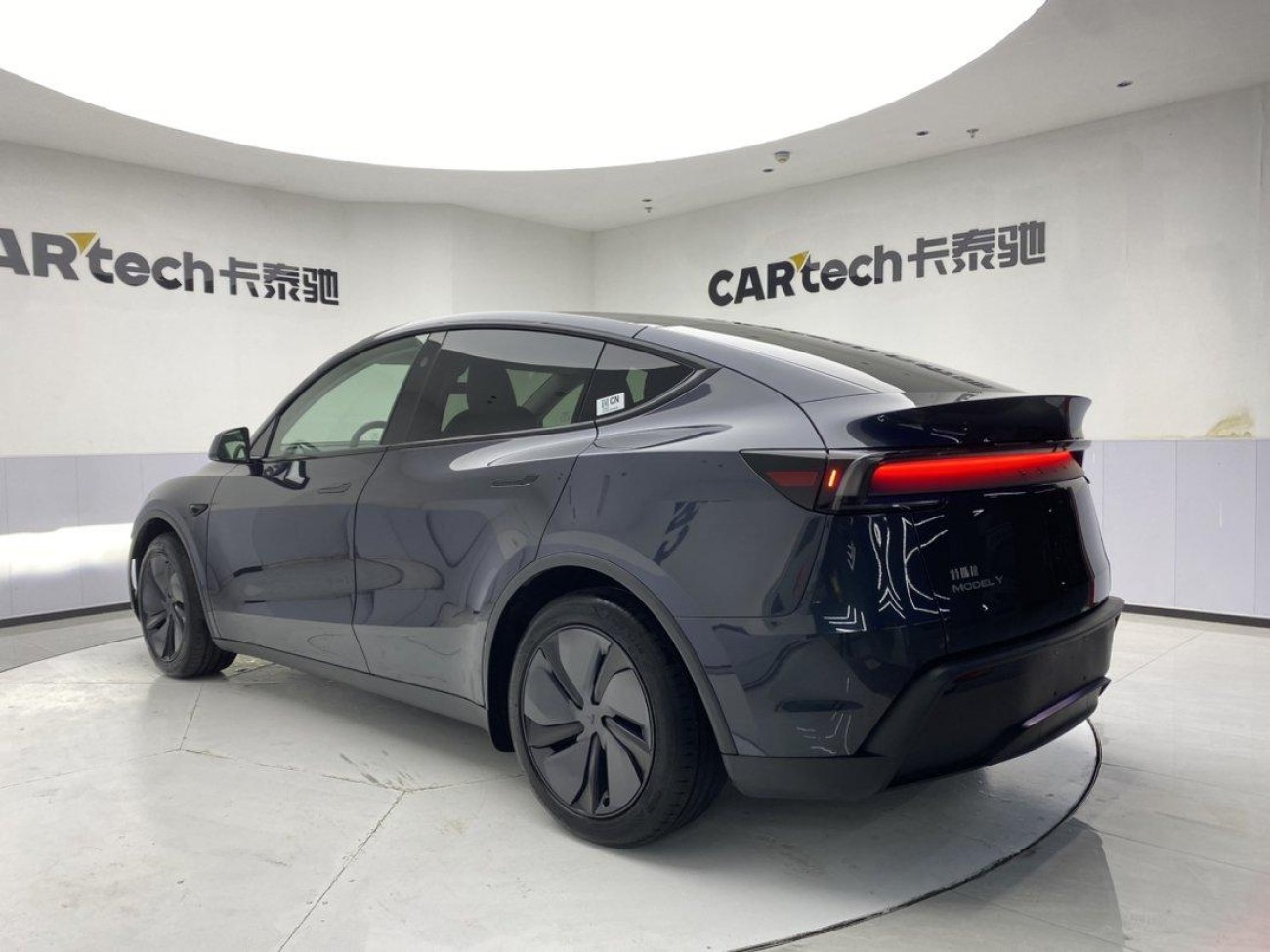 Tesla Model Y 2025