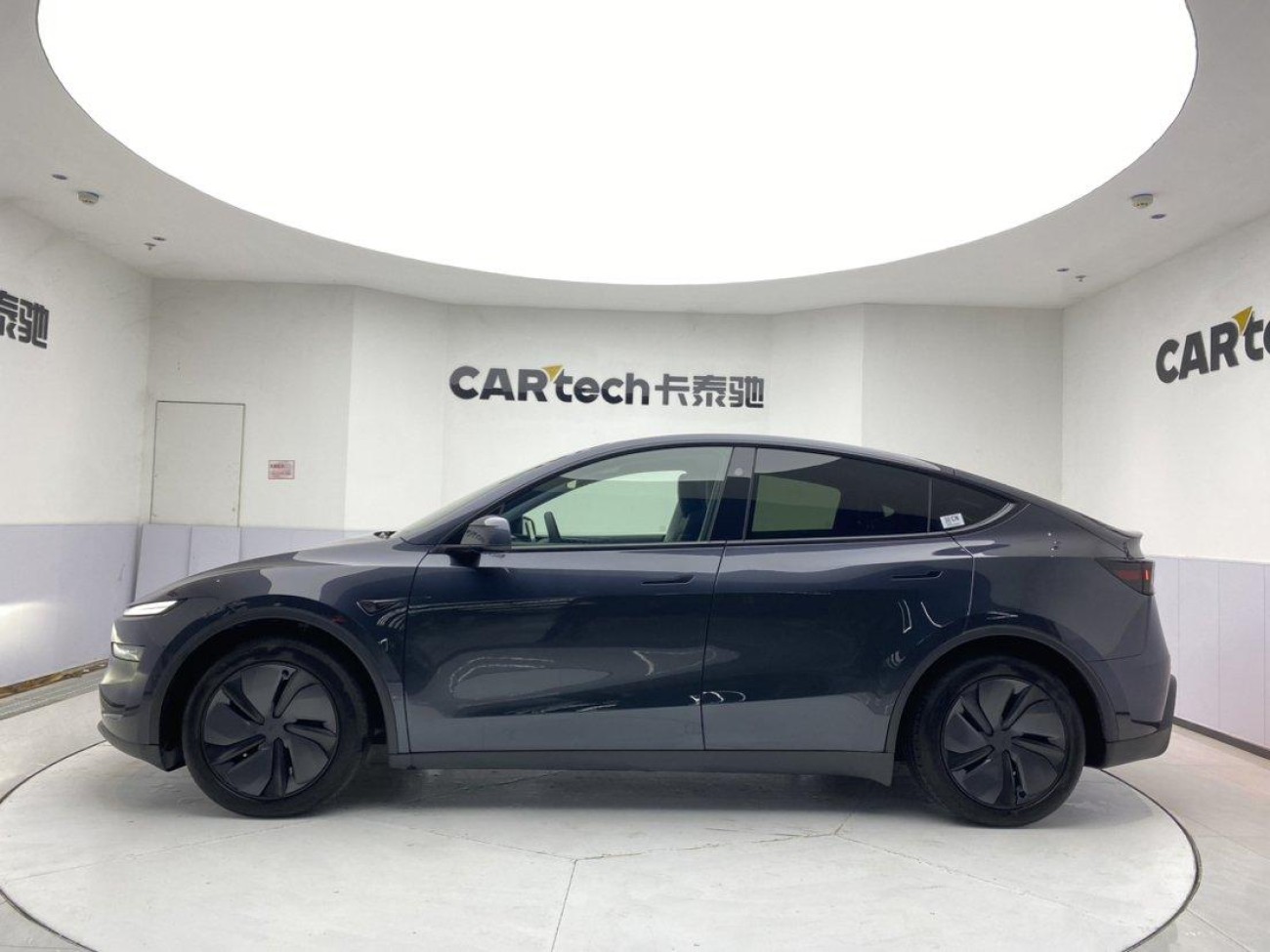 Tesla Model Y 2025
