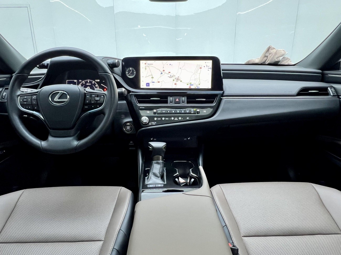Lexus ES 200 2024