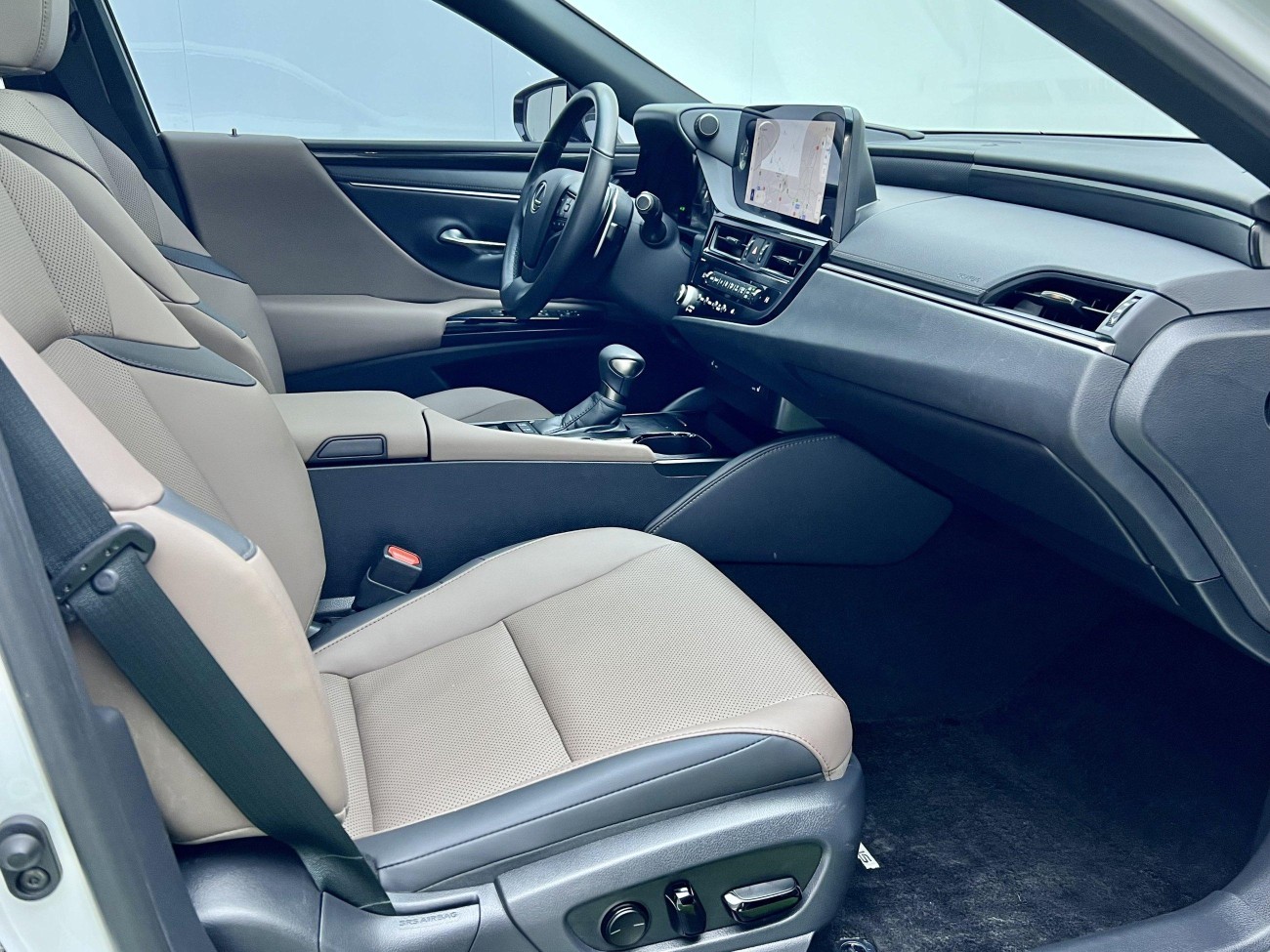 Lexus ES 200 2024