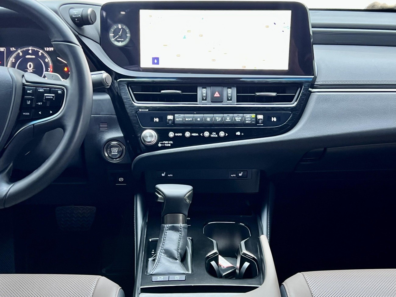 Lexus ES 200 2024