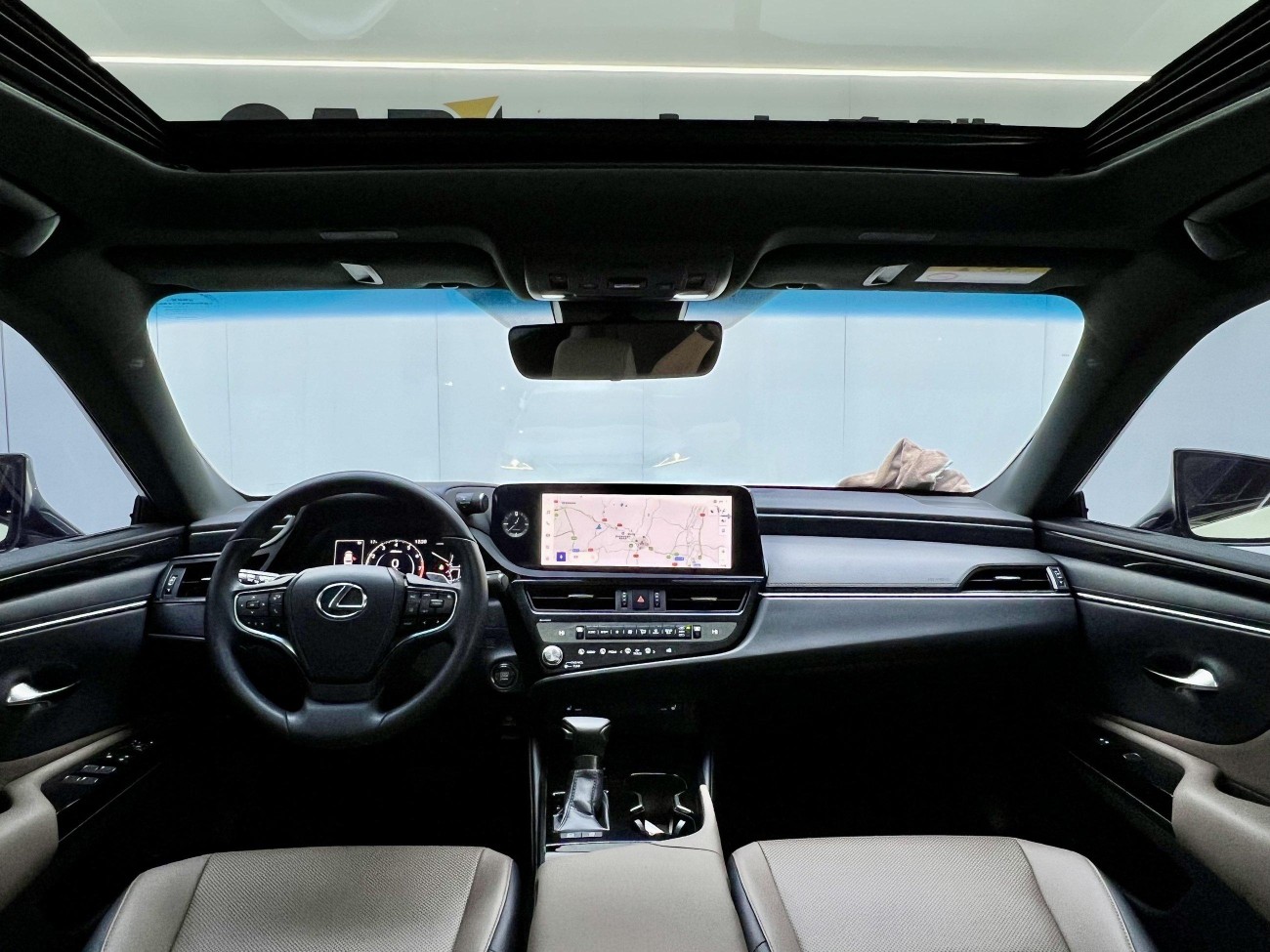 Lexus ES 200 2024