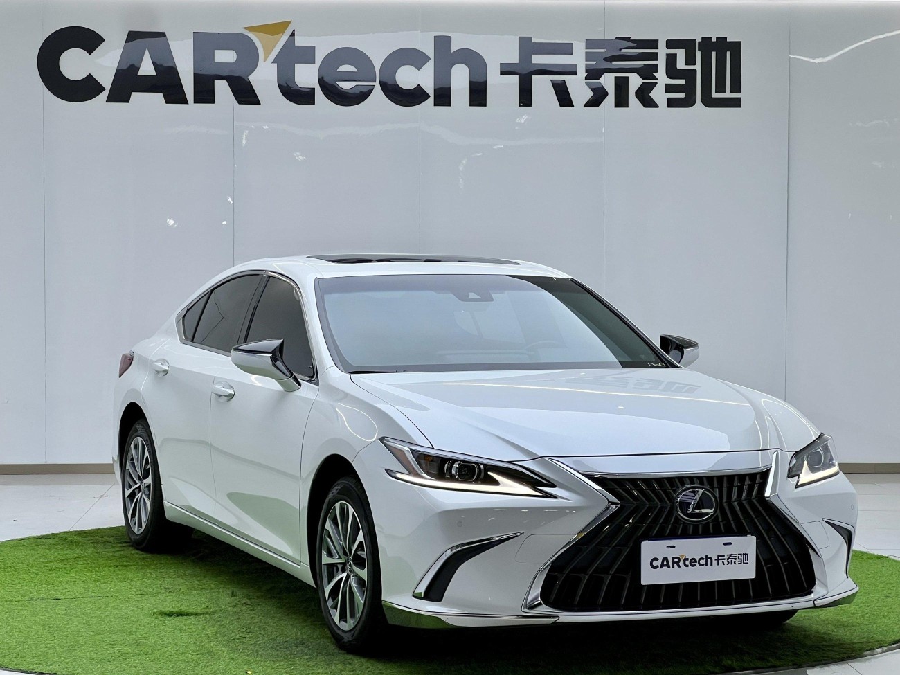 Lexus ES 200 2024
