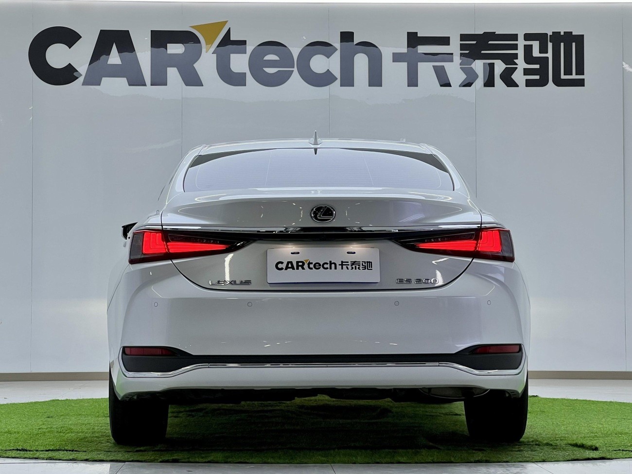 Lexus ES 200 2024