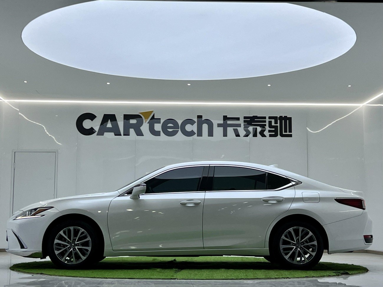 Lexus ES 200 2024