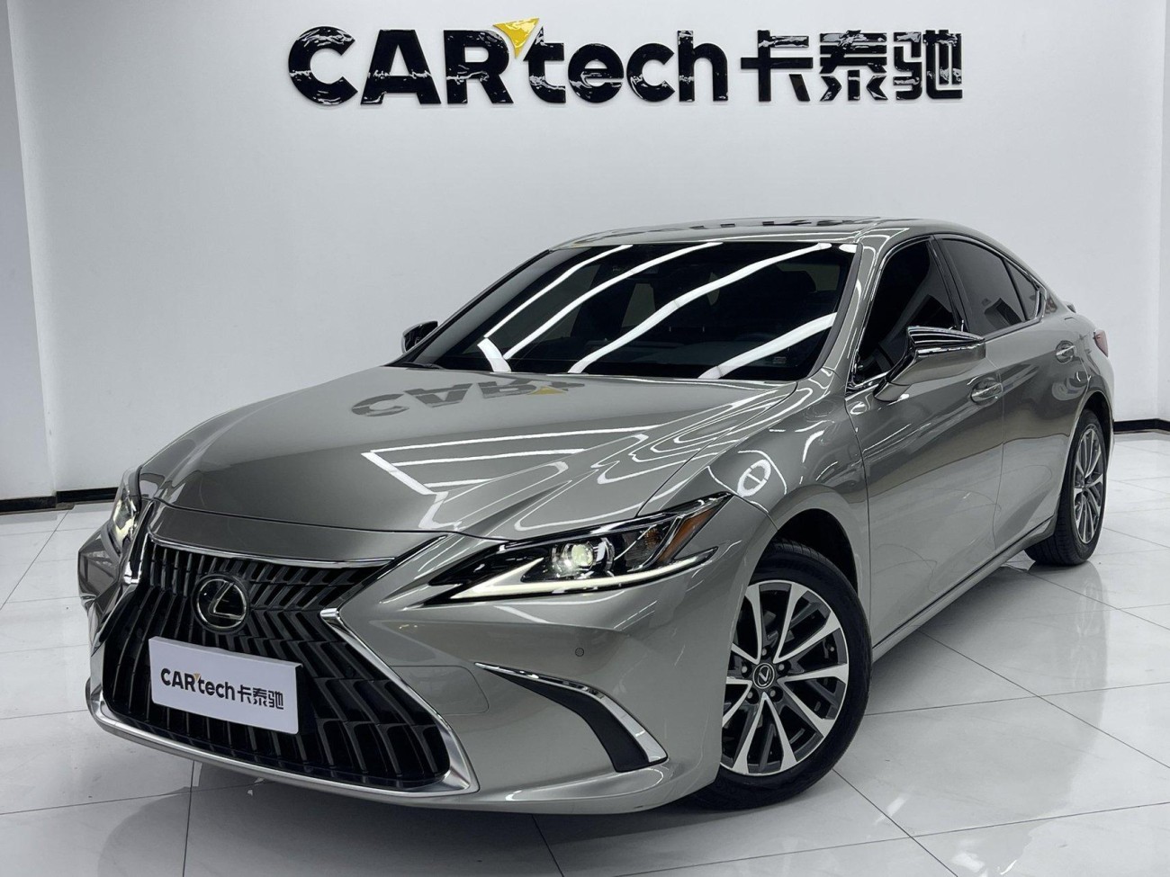 Lexus ES 200 2024